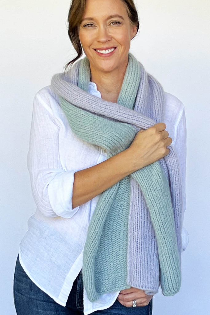 soft cashmere mix KNIT scarf with brooch-